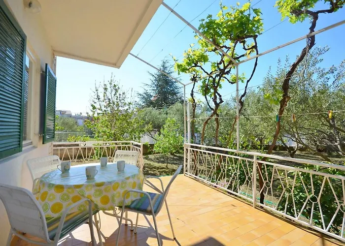 Secret Garden Apartment *